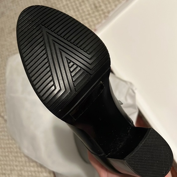 NEVER WORN NIB Size 5 knee high heeled boots, Genuine leather - Picture 2 of 4